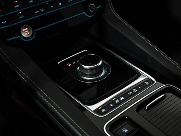 Jaguar F-Pace I с пробегом 2016 года, цена 2 749 700 рублей, 135178 км, внедорожник, Автокод Объявления