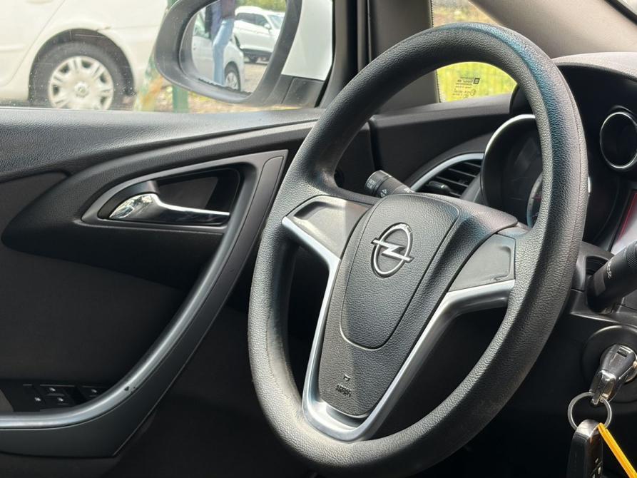 Opel Astra J Рестайлинг Санкт-Петербург  - изображение 9