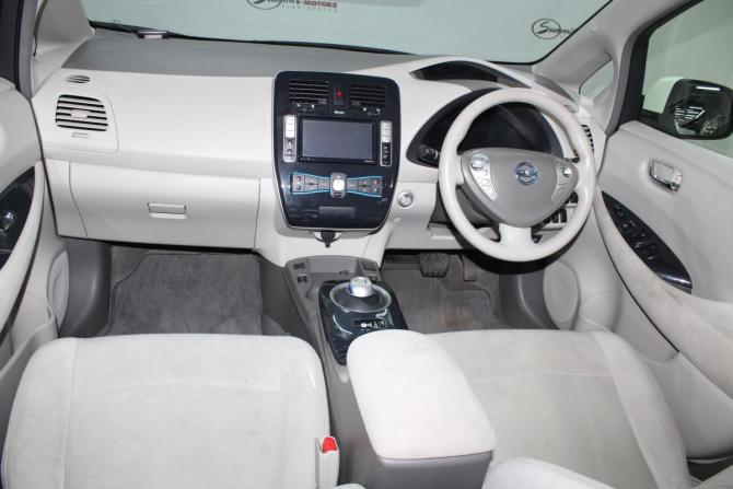 Nissan Leaf I (ZE0/AZE0) с пробегом 2012 года, цена 400 000 рублей, 80080 км, хэтчбек, Автокод Объявления