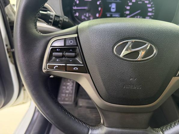 Hyundai Solaris II с пробегом 2017 года, цена 999 000 рублей, 264379 км, седан, Автокод Объявления
