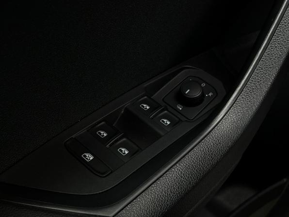 Skoda Karoq I с пробегом 2021 года, цена 2 550 600 рублей, 11679 км, внедорожник, Автокод Объявления