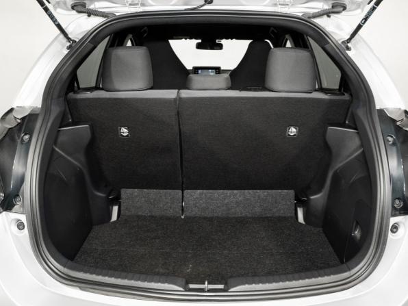 Toyota Yaris IV с пробегом 2021 года, цена 1 299 500 рублей, 53750 км, хэтчбек, Автокод Объявления