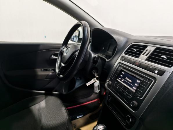 Volkswagen Polo V Рестайлинг с пробегом 2017 года, цена 1 215 000 рублей, 105721 км, седан, Автокод Объявления