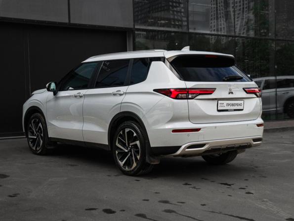 Mitsubishi Outlander IV с пробегом 2023 года, цена 3 990 000 рублей, 9147 км, внедорожник, Автокод Объявления