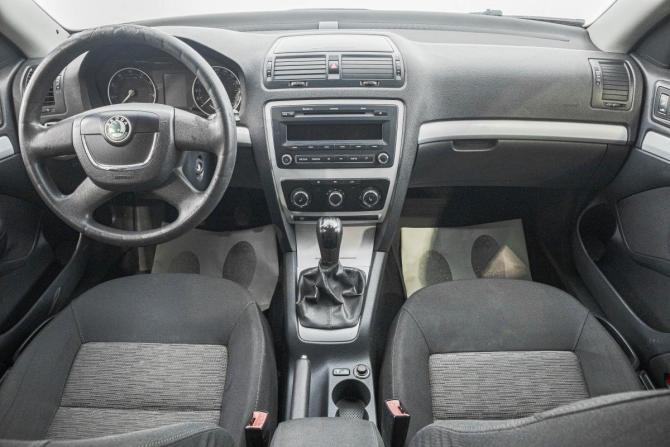 Skoda Octavia II (A5) Рестайлинг с пробегом 2010 года, цена 699 000 рублей, 262000 км, лифтбек, Автокод Объявления