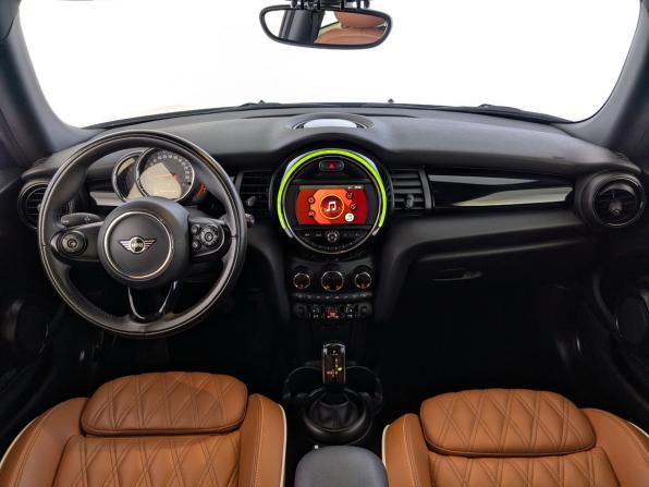 Mini Hatch III (F55/F56) Рестайлинг с пробегом 2021 года, цена 2 640 000 рублей, 57123 км, хэтчбек, Автокод Объявления