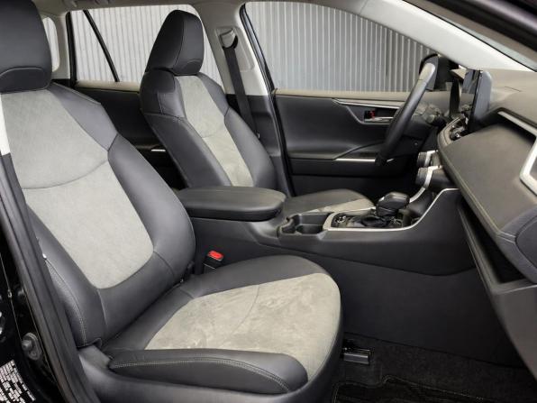 Toyota RAV4 V (XA50) с пробегом 2025 года, цена 3 877 000 рублей, 17288 км, внедорожник, Автокод Объявления