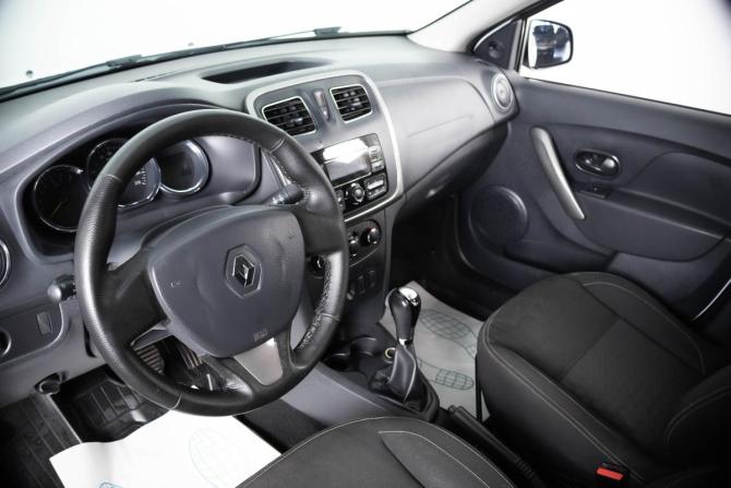 Renault Logan II с пробегом 2017 года, цена 779 000 рублей, 195000 км, седан, Автокод Объявления