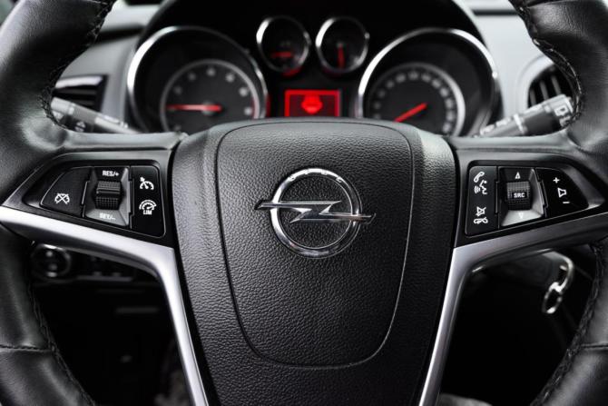 Opel Astra J Рестайлинг с пробегом 2013 года, цена 769 000 рублей, 174455 км, хэтчбек, Автокод Объявления