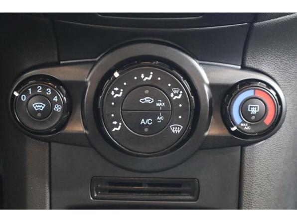 Ford Fiesta Mk6 Рестайлинг с пробегом 2016 года, цена 616 000 рублей, 175000 км, седан, Автокод Объявления