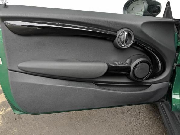 Mini Hatch III (F55/F56) Рестайлинг с пробегом 2019 года, цена 2 690 000 рублей, 86114 км, хэтчбек, Автокод Объявления