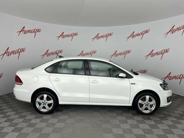 Volkswagen Polo V Рестайлинг с пробегом 2018 года, цена 939 000 рублей, 136618 км, седан, Автокод Объявления