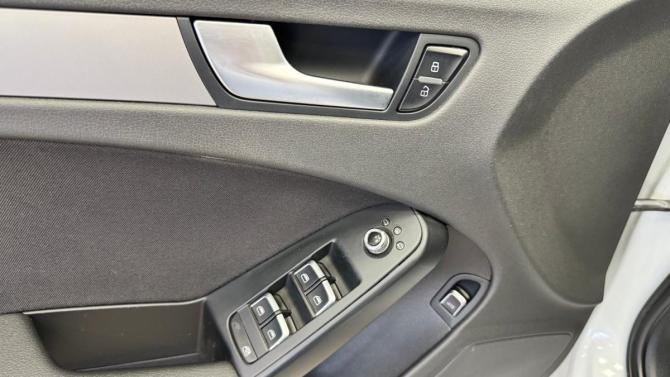 Audi A4 IV (B8) Рестайлинг с пробегом 2013 года, цена 1 240 000 рублей, 204439 км, седан, Автокод Объявления