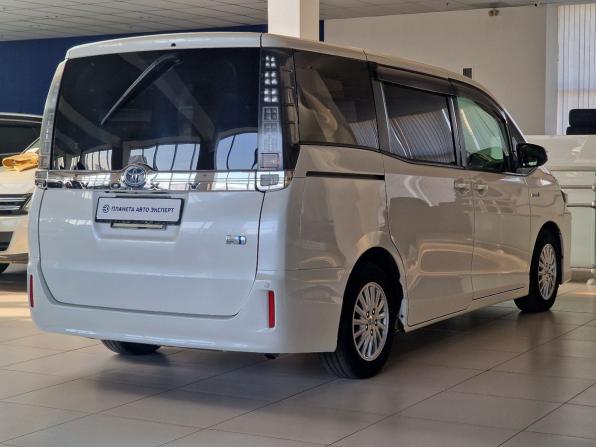 Toyota Voxy III (R80) с пробегом 2014 года, цена 1 650 000 рублей, 237381 км, минивэн, Автокод Объявления