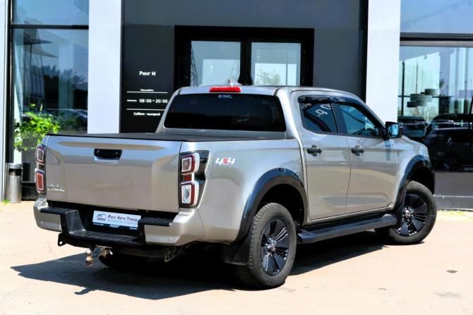 Isuzu D-Max III с пробегом 2023 года, цена 3 300 000 рублей, 30123 км, пикап, Автокод Объявления