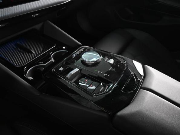 BMW 5 серии VIII (G60/G61/G68) с пробегом 2024 года, цена 7 499 000 рублей, 15000 км, седан, Автокод Объявления