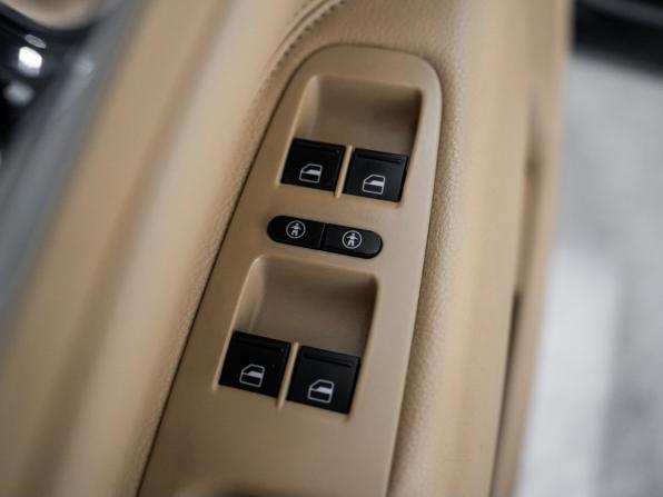 Volkswagen Touareg I Рестайлинг с пробегом 2008 года, цена 999 000 рублей, 239332 км, внедорожник, Автокод Объявления