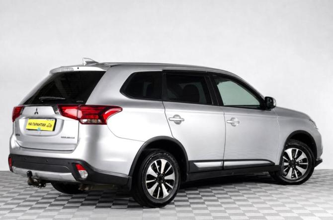 Mitsubishi Outlander III Рестайлинг 2 с пробегом 2017 года, цена 2 399 000 рублей, 98000 км, внедорожник, Автокод Объявления