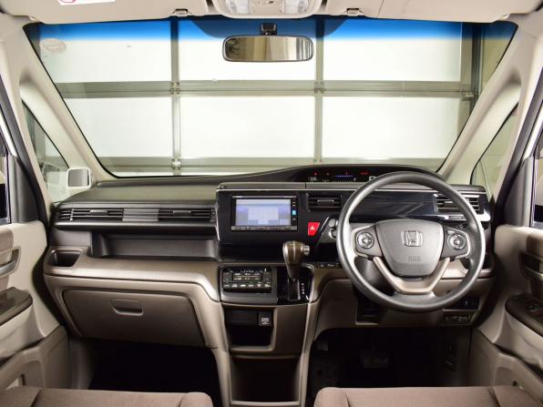 Honda Stepwgn V с пробегом 2016 года, цена 1 879 995 рублей, 58919 км, минивэн, Автокод Объявления