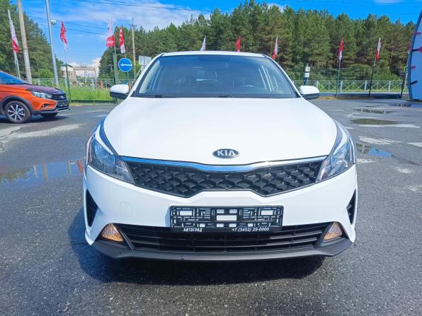 Kia Rio IV Рестайлинг с пробегом 2021 года, цена 1 754 995 рублей, 62763 км, седан, Автокод Объявления