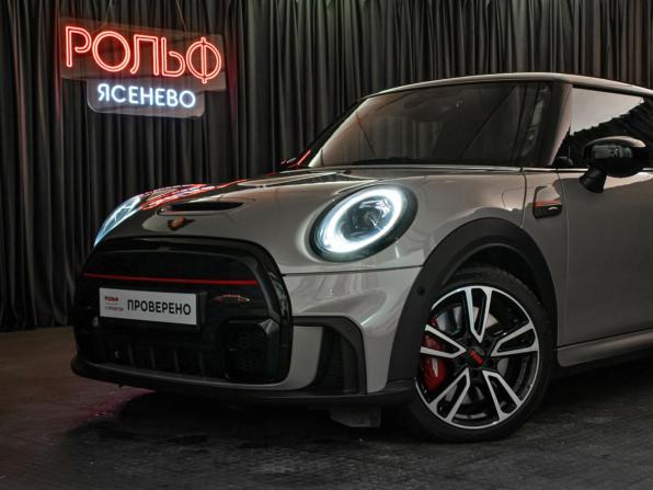 Mini Hatch III (F55/F56) Рестайлинг 2 с пробегом 2021 года, цена 4 149 000 рублей, 5607 км, хэтчбек, Автокод Объявления