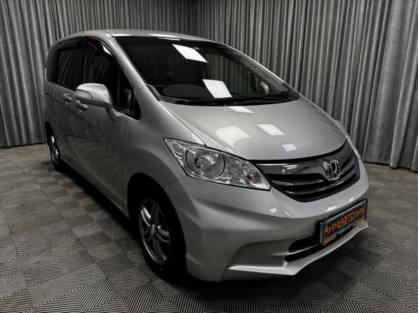 Honda Freed I Рестайлинг с пробегом 2013 года, цена 1 200 000 рублей, 114787 км, компактвэн, Автокод Объявления