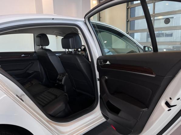 Volkswagen Passat B8 с пробегом 2018 года, цена 2 260 000 рублей, 110615 км, седан, Автокод Объявления