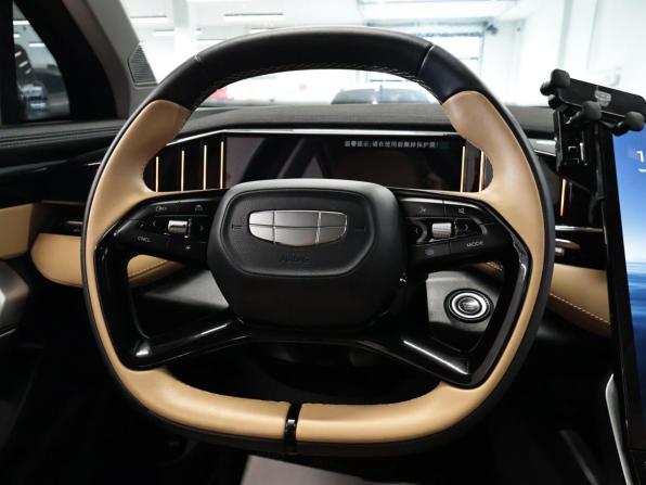 Geely Atlas II с пробегом 2023 года, цена 2 550 000 рублей, 41851 км, внедорожник, Автокод Объявления