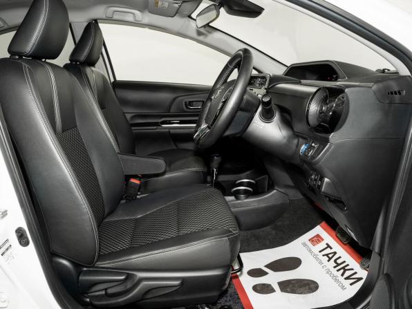 Toyota Aqua I Рестайлинг 2 с пробегом 2017 года, цена 1 329 500 рублей, 75357 км, хэтчбек, Автокод Объявления