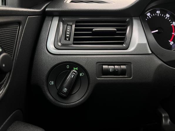 Skoda Rapid I с пробегом 2016 года, цена 1 040 000 рублей, 107568 км, лифтбек, Автокод Объявления