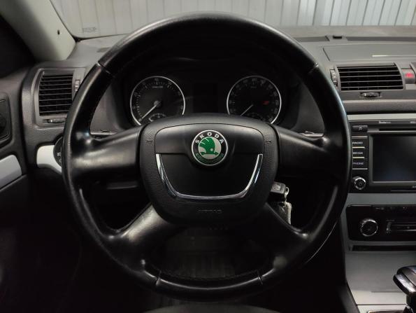 Skoda Octavia II (A5) Рестайлинг с пробегом 2011 года, цена 750 000 рублей, 233931 км, лифтбек, Автокод Объявления