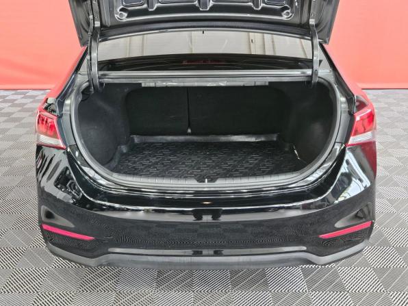 Hyundai Solaris II с пробегом 2017 года, цена 1 050 000 рублей, 131298 км, седан, Автокод Объявления