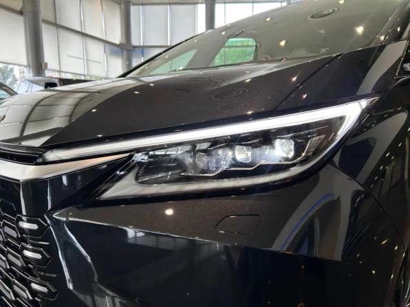 Lexus LM II с пробегом 2025 года, цена 18 450 000 рублей, 11 км, минивэн, Автокод Объявления