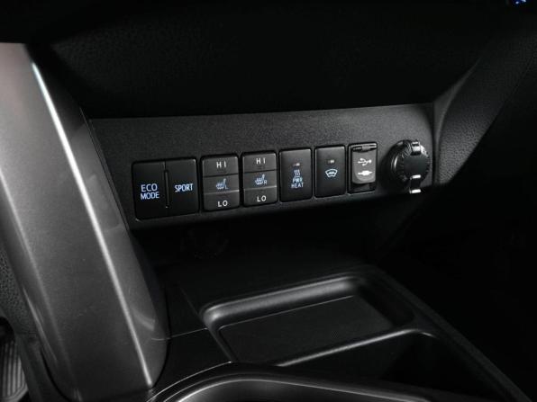 Toyota RAV4 IV (XA40) Рестайлинг с пробегом 2018 года, цена 2 799 000 рублей, 98007 км, внедорожник, Автокод Объявления
