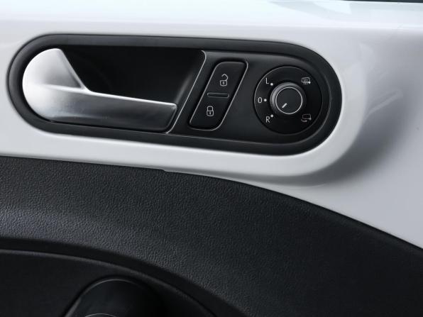 Volkswagen Beetle II (A5) с пробегом 2015 года, цена 1 798 000 рублей, 63265 км, хэтчбек, Автокод Объявления