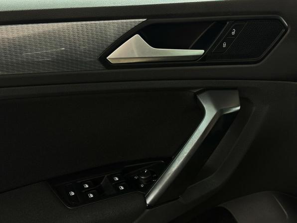 Volkswagen Tiguan II Рестайлинг с пробегом 2021 года, цена 2 920 000 рублей, 36448 км, внедорожник, Автокод Объявления