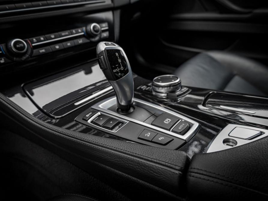BMW 5 серии VI (F10/F11/F07) Рестайлинг Казань  - изображение 8