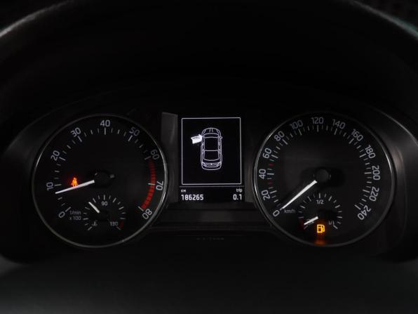Skoda Rapid I с пробегом 2015 года, цена 1 119 000 рублей, 186265 км, лифтбек, Автокод Объявления
