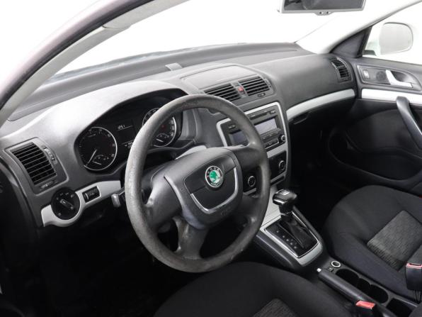 Skoda Octavia II (A5) Рестайлинг с пробегом 2011 года, цена 647 000 рублей, 230000 км, лифтбек, Автокод Объявления