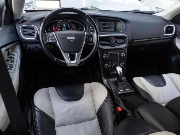 Volvo V40 Cross Country I с пробегом 2013 года, цена 1 335 000 рублей, 156310 км, хэтчбек, Автокод Объявления