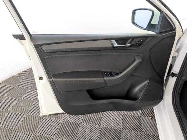 Skoda Rapid II с пробегом 2021 года, цена 1 210 000 рублей, 164772 км, лифтбек, Автокод Объявления