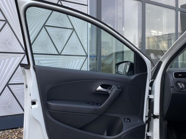 Volkswagen Polo V Рестайлинг с пробегом 2017 года, цена 1 019 000 рублей, 143944 км, седан, Автокод Объявления