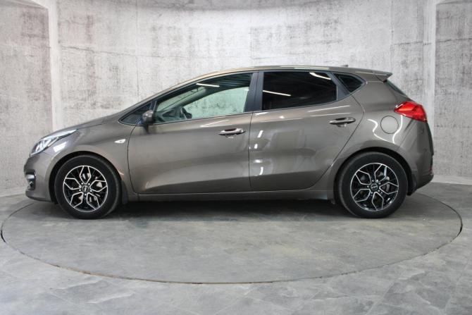 Kia Ceed II Рестайлинг с пробегом 2017 года, цена 1 044 000 рублей, 177856 км, хэтчбек, Автокод Объявления