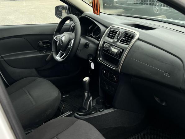 Renault Logan II Рестайлинг с пробегом 2018 года, цена 575 000 рублей, 178000 км, седан, Автокод Объявления