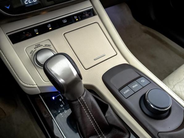 Lexus ES VI Рестайлинг с пробегом 2015 года, цена 2 640 000 рублей, 143650 км, седан, Автокод Объявления