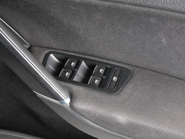 Volkswagen Golf VII Рестайлинг с пробегом 2018 года, цена 1 379 000 рублей, 258099 км, универсал, Автокод Объявления