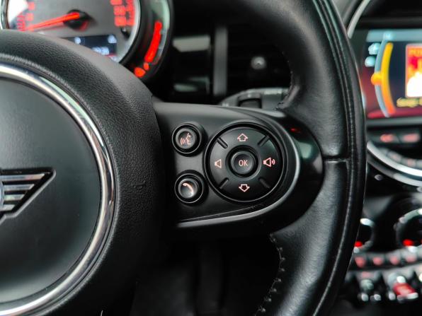 Mini Hatch III (F55/F56) Рестайлинг с пробегом 2019 года, цена 1 698 000 рублей, 143151 км, хэтчбек, Автокод Объявления