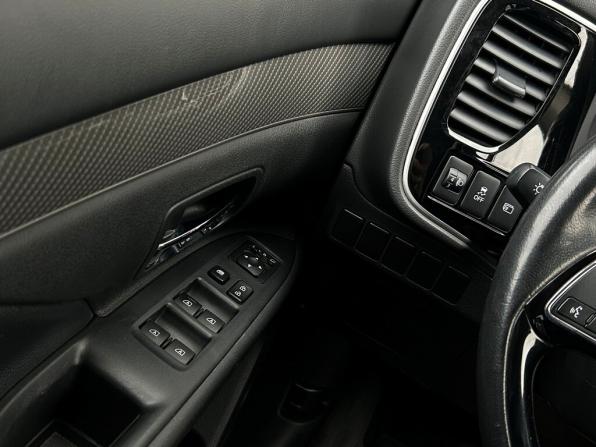 Mitsubishi Outlander III Рестайлинг 3 с пробегом 2021 года, цена 2 227 800 рублей, 151635 км, внедорожник, Автокод Объявления