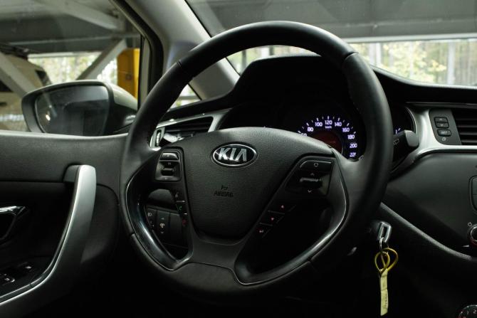 Kia Ceed II Рестайлинг с пробегом 2017 года, цена 999 000 рублей, 228006 км, универсал, Автокод Объявления