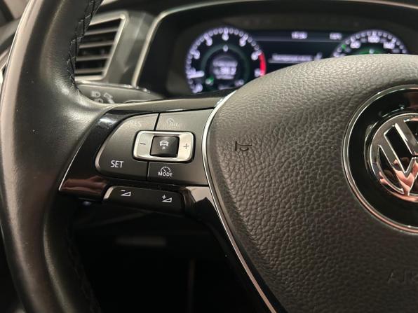 Volkswagen Tiguan II с пробегом 2018 года, цена 2 419 000 рублей, 125876 км, внедорожник, Автокод Объявления